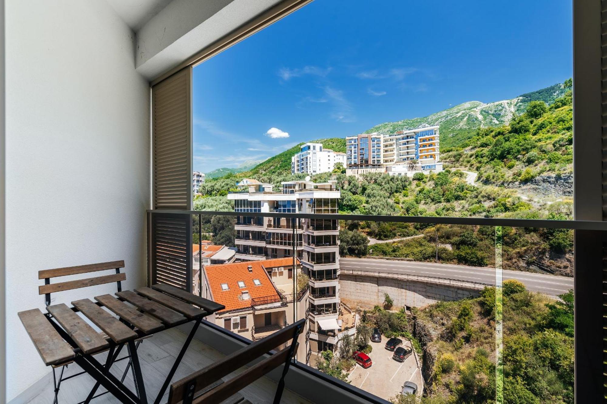 Aura Tower Aparments By In Property Rafailovici Exterior photo
